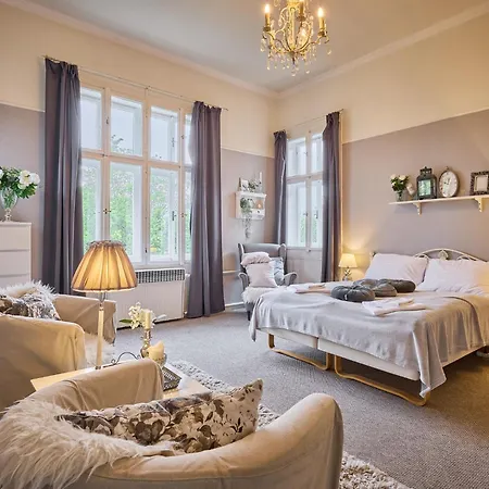 Chateau By Interhome Nyaraló Josefŭv Dŭl
