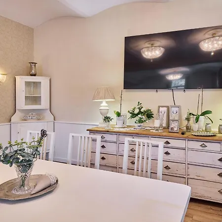 Chateau By Interhome * Josefŭv Dŭl